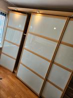 Ruime kledingkast met schuifdeuren, Ophalen