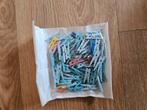 Zakje met blauwe en gekleurde knijpertjes v geboortekaartjes, Ophalen of Verzenden, Zo goed als nieuw