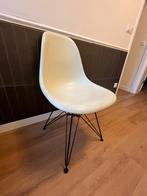Vitra Eames DSR Fiberglass chair, Huis en Inrichting, Stoelen, Ophalen of Verzenden, Zo goed als nieuw, Wit, Eén