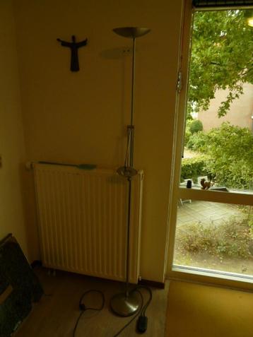 staande lamp beschikbaar voor biedingen