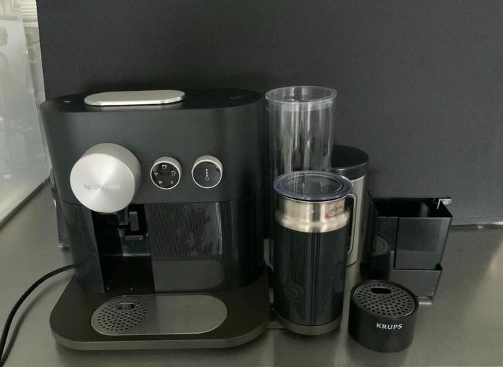 Koffie Nespresso machine, Expert & Milk, Witgoed en Apparatuur, Koffiezetapparaten, Niet werkend, Koffiepads en cups, Koffiemachine