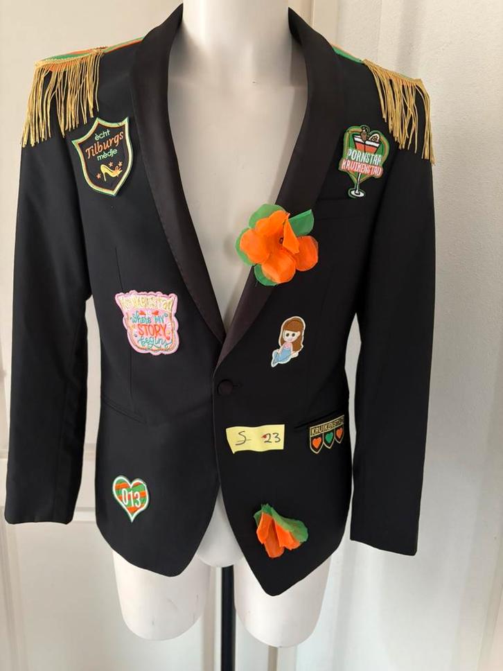 (23) Kruikenstad Colbert/Jas maat S 11de carnaval emblemen, Kleding | Dames, Carnavalskleding en Feestkleding, Zo goed als nieuw