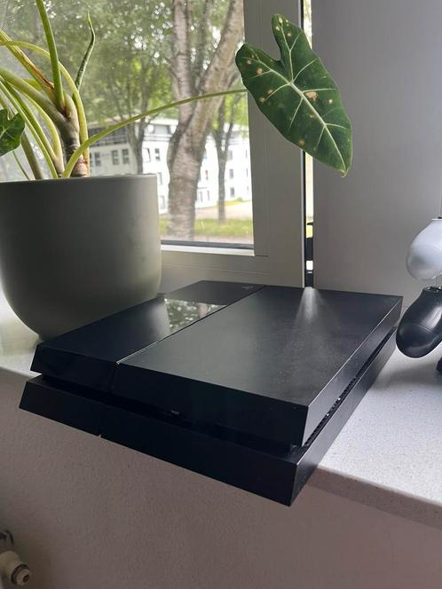 Ps4 + 2 controllers, Spelcomputers en Games, Spelcomputers | Sony PlayStation 4, Zo goed als nieuw, Slim, Ophalen of Verzenden