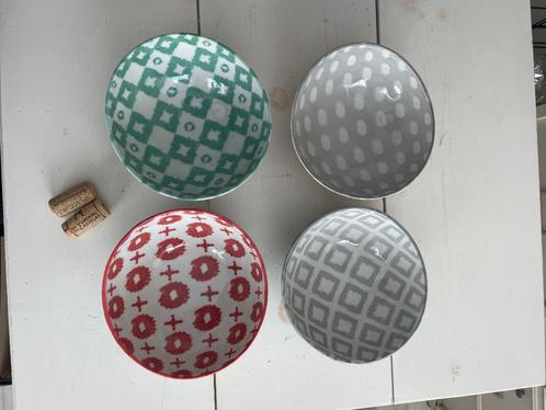 Set van 4 kommen van Tokyo Design Studio, Huis en Inrichting, Keuken | Servies, Zo goed als nieuw, Kom(men), Overige stijlen, Porselein