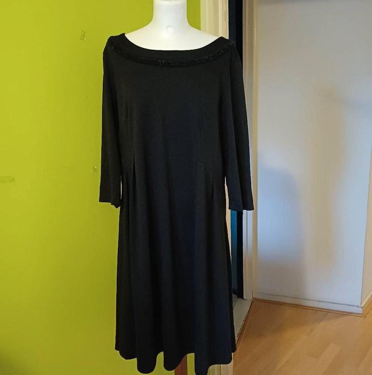 Mooie zwarte jurk van Junarose maat 44/46, Kleding | Dames, Jurken, Zo goed als nieuw, Maat 42/44 (L), Zwart, Onder de knie, Ophalen of Verzenden