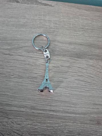Zilver kleurige eifeltoren sleutelhanger  beschikbaar voor biedingen