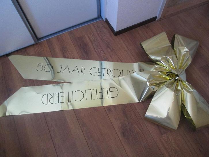 gouden strik, Hobby en Vrije tijd, Feestartikelen, Zo goed als nieuw, Geboorte of Huwelijk, Ophalen of Verzenden