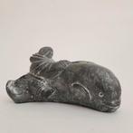 Vintage Inuit sculptuur - Eskimo op walvis - A Wolf original, Antiek en Kunst, Ophalen of Verzenden