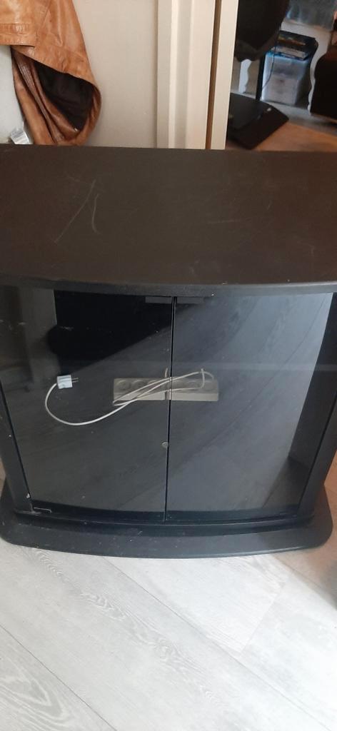 Tv stereo kastje draait met stekkerdozen erin, Huis en Inrichting, Kasten | Televisiemeubels, Gebruikt, Minder dan 100 cm, 25 tot 50 cm