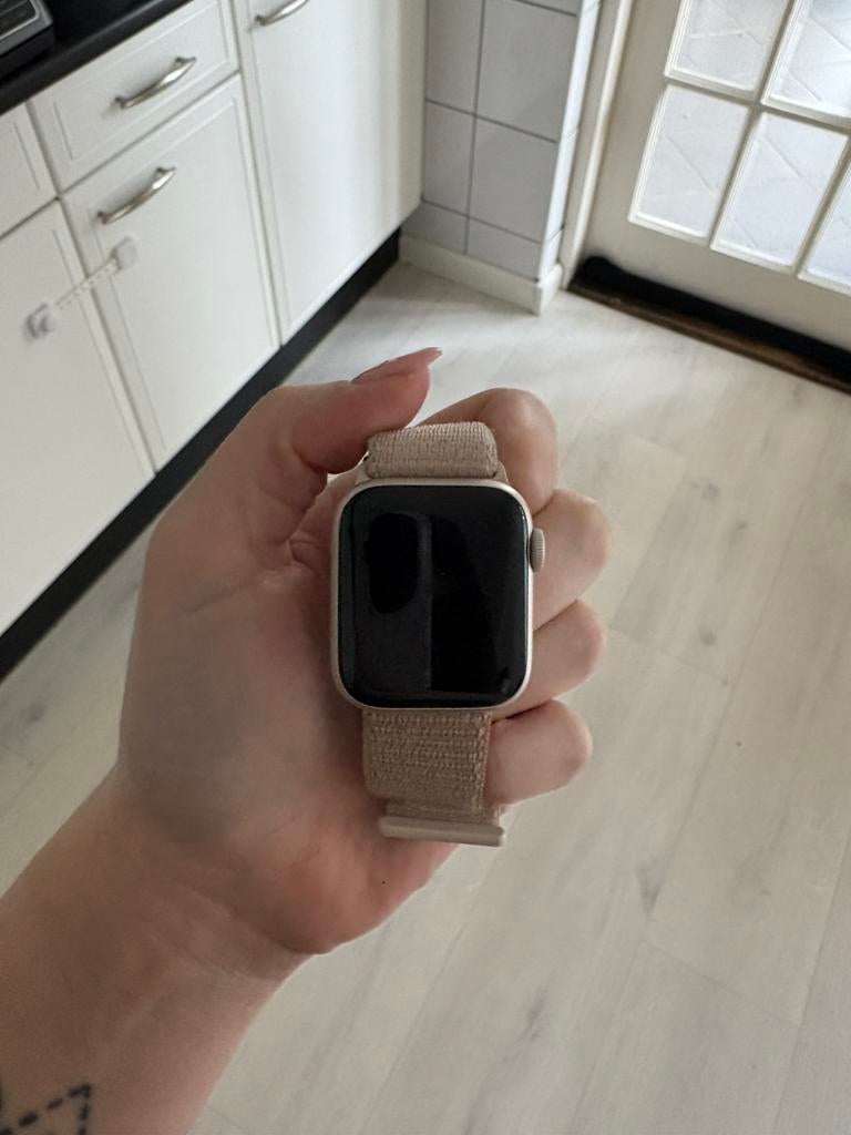 Apple watch SE sterrenlicht 4G, Ophalen of Verzenden, Zo goed als nieuw, Zwart, IOS