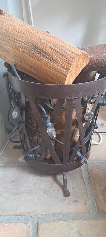 Smeedijzeren mand voor openhaard hout  beschikbaar voor biedingen