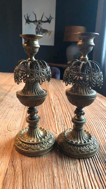 2 antieke kandelaren beschikbaar voor biedingen