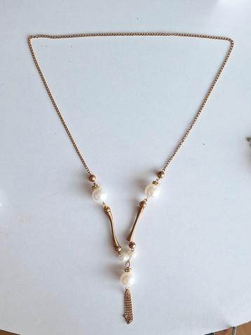 Goudkleurige ketting met parels beschikbaar voor biedingen