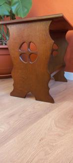 Houten bijzettafel / krukje met bewerkte zijkanten, Huis en Inrichting, Ophalen, Gebruikt, Rechthoekig, Minder dan 55 cm