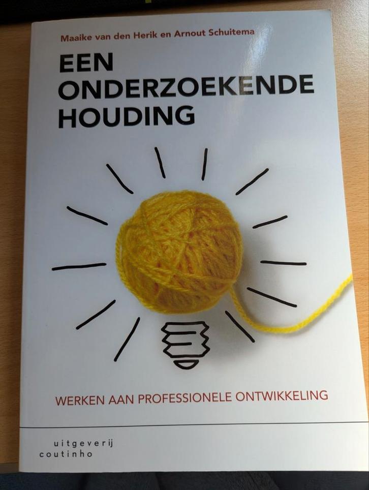 Maaike van den Herik - Een onderzoekende houding, Boeken, Studieboeken en Cursussen, Zo goed als nieuw, Overige niveaus, Ophalen of Verzenden