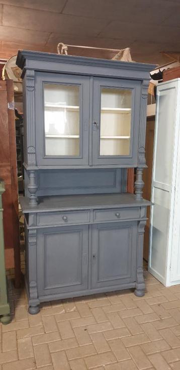 Antieke brocante oude Franse buffetkast beschikbaar voor biedingen