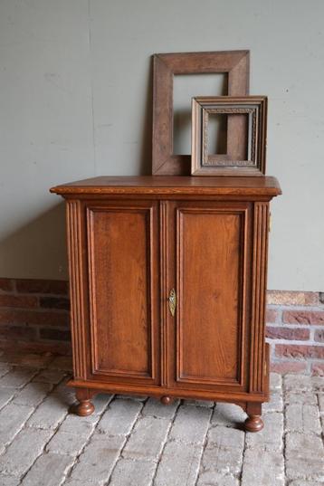 Prachtig strak antiek eiken houten Art Deco kastje, dressoir beschikbaar voor biedingen