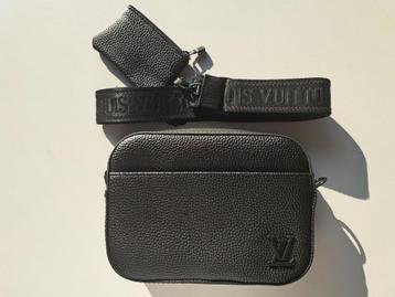 Mooie nieuwe Louis Vuitton schoudertas  Nieuw en niet gedrag beschikbaar voor biedingen