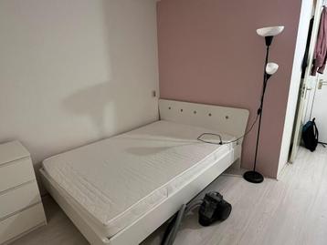 Ikea furniture /Ikea meubels beschikbaar voor biedingen