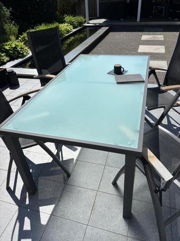Tuintafel 180x95 alu en glas beschikbaar voor biedingen