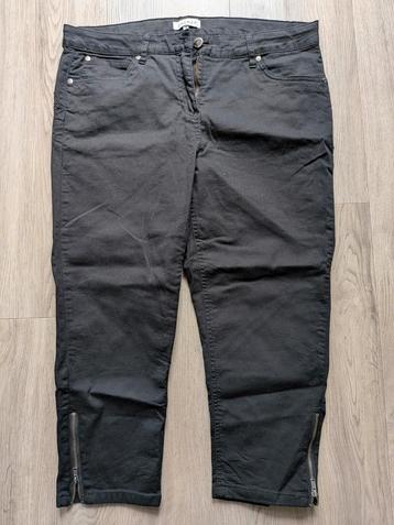 Mooie zwarte driekwart broek van Zhenzi maat 46 beschikbaar voor biedingen