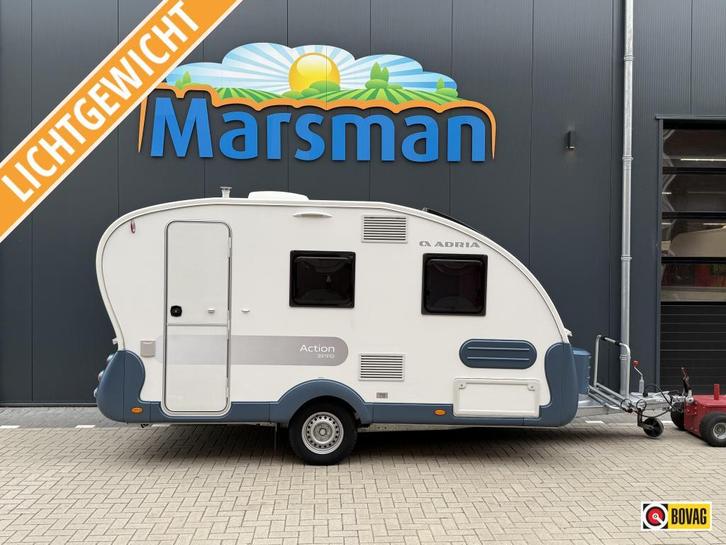 Adria Action 391 PD, Caravans en Kamperen, Caravans, 750 - 1000 kg, Standaardzit, Adria, Dwarsbed, Overige typen, Douche, Fietsenrek