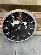 Wandklok met Wereldkaart Design, Ophalen of Verzenden, Gebruikt, Analoog, Wandklok