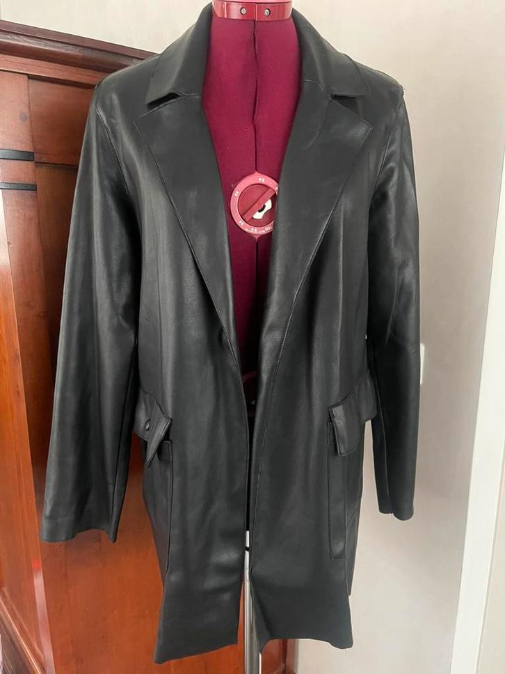 PULL & BEAR zwart nep leren jasje maat XS, Kleding | Dames, Jasjes, Kostuums en Pakken, Zo goed als nieuw, Jasje, Maat 34 (XS) of kleiner
