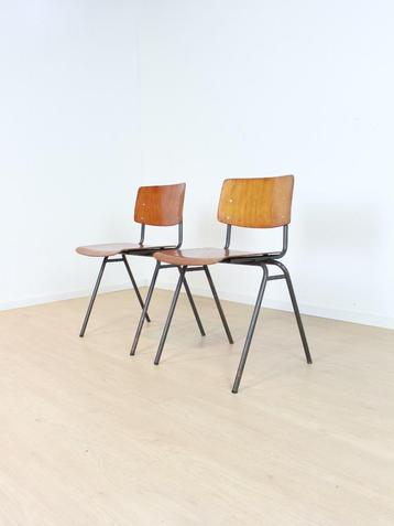 vintage industrieel setje schoolstoelen  beschikbaar voor biedingen