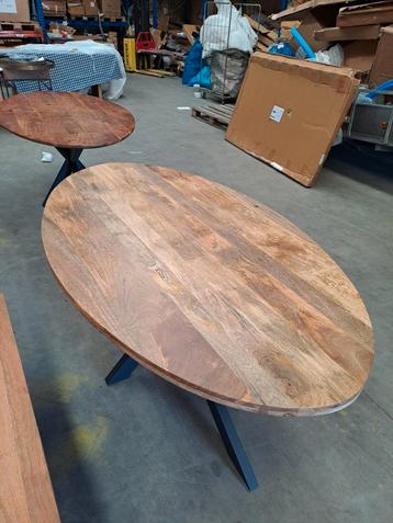 Ovale houten eettafel - 180x100cm beschikbaar voor biedingen