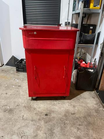 Ontvetterbak groot beschikbaar voor biedingen