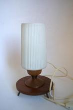 vintage tafellamp jaren '50 wit ribbel glas messing teak, Gebruikt, Metaal, Ophalen of Verzenden, Vintage space age