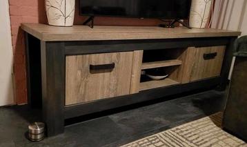 Tv kast / Dressoir beschikbaar voor biedingen