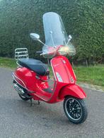 Vespa Sprint 2023! Rood! Chrome! 1ste eigenaar Snor/ Brom, Fietsen en Brommers, Scooters | Vespa, Ophalen of Verzenden, Zo goed als nieuw