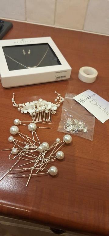 Bruids accessoires  beschikbaar voor biedingen
