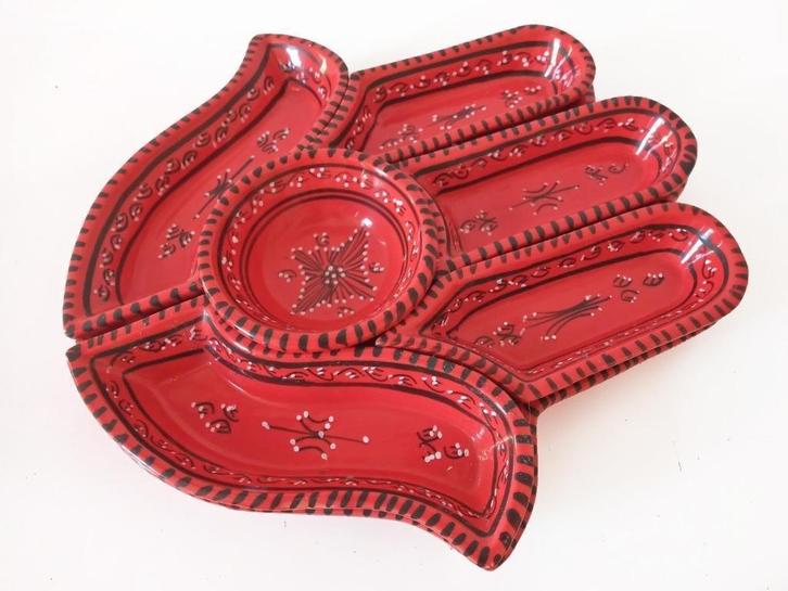 Leuke Tunesische schaal in de vorm van een hand, Huis en Inrichting, Woonaccessoires | Schalen en Manden, Gebruikt, Schaal, Overige vormen