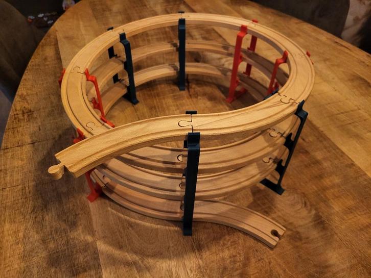 Houten treinen spiraal pilaren (Ikea, Brio, Lidl, Playtive), Kinderen en Baby's, Speelgoed | Houten speelgoed, Nieuw, Duw- of Trekspeelgoed