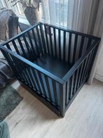 Zwarte babybox met boxmatras – in mooie staat, Kinderen en Baby's, Boxen, Ophalen, Zo goed als nieuw, Rechthoekig, Boxkleed