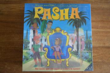 papegaaien (spel) en pasha beschikbaar voor biedingen