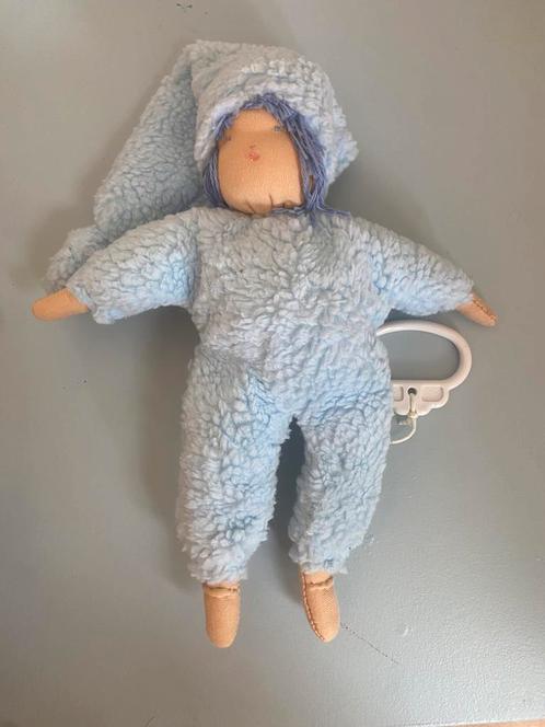 Zacht blauw muziekpopje in Waldorf-stijl, Kinderen en Baby's, Speelgoed | Babyspeelgoed, Gebruikt, Met geluid, Ophalen of Verzenden