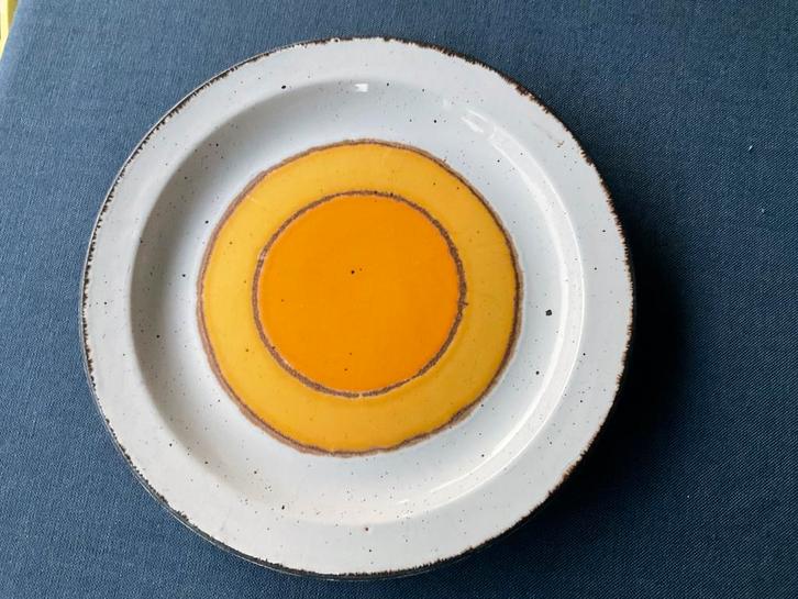 Midwinter stonehenge wedgwood ontbijtbord ( geel /oranje ), Huis en Inrichting, Keuken | Servies, Zo goed als nieuw, Bord(en)