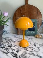 Nieuw: Flowerpot Tafellamp geel, Minder dan 50 cm, Nieuw, Ophalen of Verzenden, Metaal