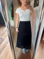 Zwarte lange plissérok - maat s (Monki), Kleding | Dames, Rokken, Ophalen of Verzenden, Zo goed als nieuw, Zwart, Onder de knie