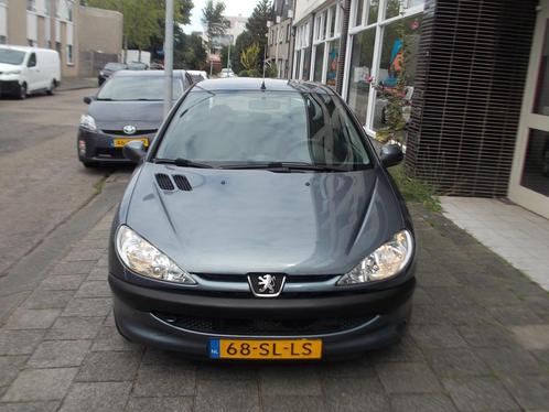 Peugeot 206 1.4 One-line PDC ACHTER DISTR. 2022 APK 11-2025, Auto's, Peugeot, Te koop, ABS, Airbags, Alarm, Centrale vergrendeling
