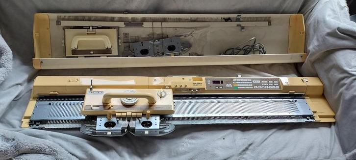 Brother breimachine KH 930en onderbed KR850, Hobby en Vrije tijd, Breien en Haken, Gebruikt, Breien, Machine, Ophalen