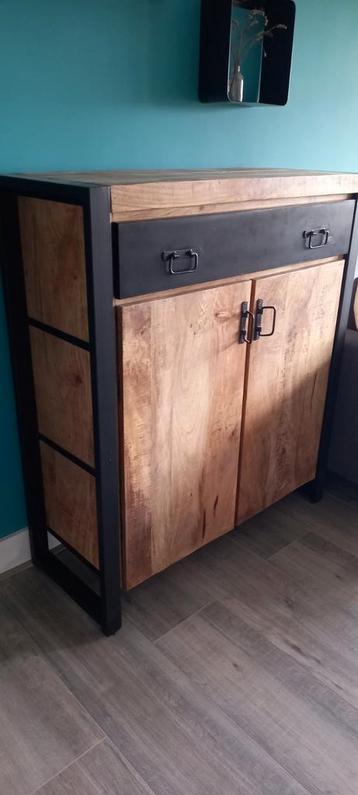 Kast Mango hout en staal beschikbaar voor biedingen