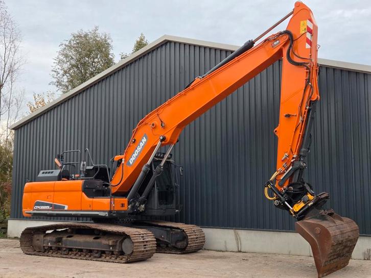 Doosan/Develon 225 Semi+Engcon+Trimble voorbereiding, Zakelijke goederen, Machines en Bouw | Kranen en Graafmachines, Graafmachine