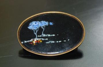 Kunst-email broche met miniatuur landschap beschikbaar voor biedingen