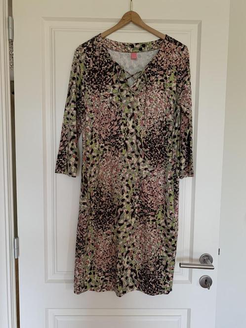 jurk Kyra en Co met bijpassende sjaal, Kleding | Dames, Jurken, Zo goed als nieuw, Maat 38/40 (M), Overige kleuren, Knielengte