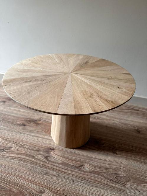 Rond tafeltje met patroon in blad, Huis en Inrichting, Tafels | Bijzettafels, Nieuw, Rond, Minder dan 45 cm, 55 tot 75 cm, Hout